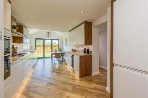 49 Penleigh Gardens-Kitchen DIning Room (3).jpg