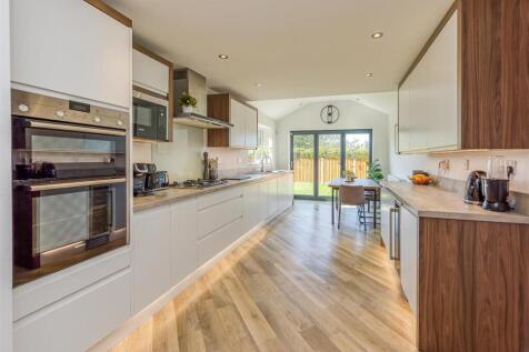 49 Penleigh Gardens-Kitchen DIning Room (4).jpg