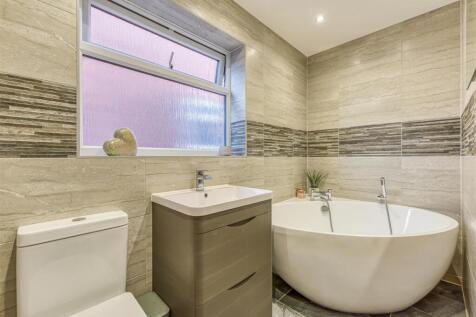 49 Penleigh Gardens-Bathroom.jpg