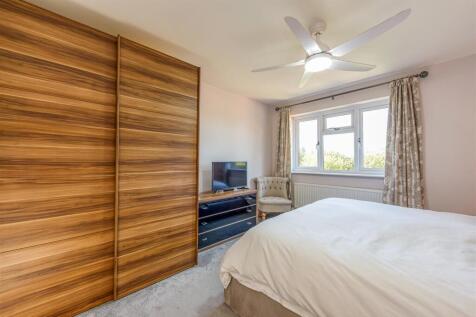 49 Penleigh Gardens-Bedroom 1.jpg