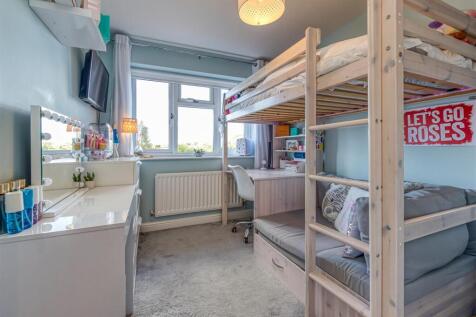 49 Penleigh Gardens-Bedroom 3.jpg