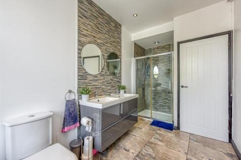 21 Zoar Street-Bathroom.jpg