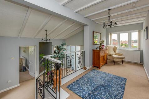 6 St Johns close-Hall.jpg