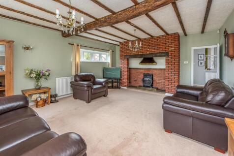 6 St Johns close-Living Room (2).jpg