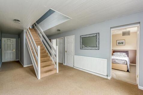 6 St Johns close-Hall (3).jpg