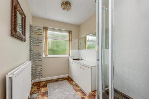6 St Johns close-Shower Room 2.jpg