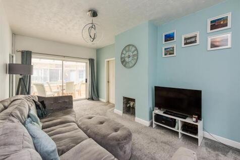 3 Chapel Close-Living Room (2).jpg