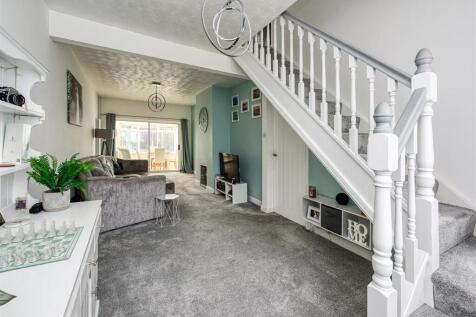 3 Chapel Close-Living Room (3).jpg