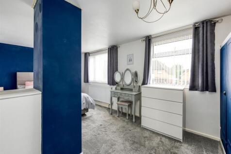 3 Chapel Close-Bedroom 1 (4).jpg