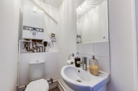 3 Chapel Close-Cloakroom.jpg