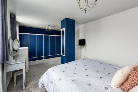 3 Chapel Close-Bedroom 1 (2).jpg