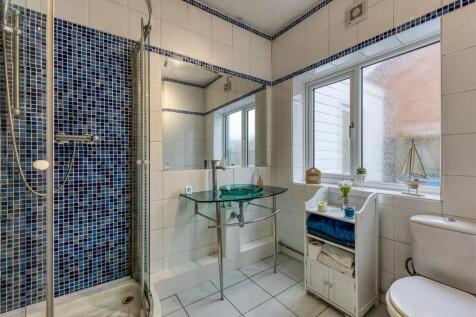 3 Chapel Close-Shower Room.jpg