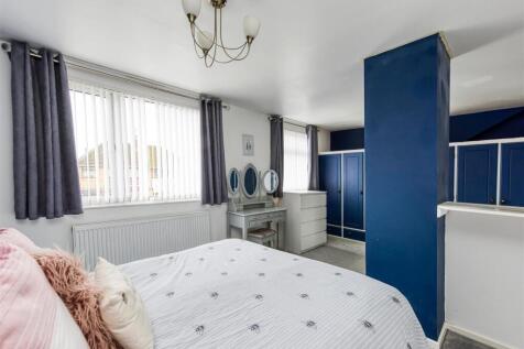 3 Chapel Close-Bedroom 1 (3).jpg