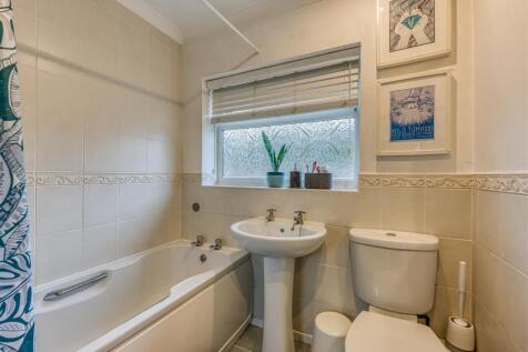 12 Strathmore Crescent-Bathroom.jpg