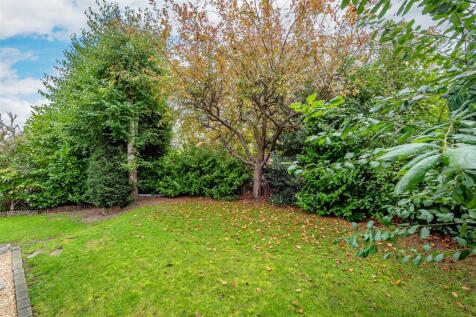 12 Strathmore Crescent-External (4).jpg