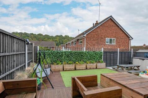 12 Strathmore Crescent-External (2).jpg