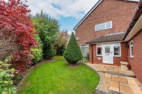 12 Strathmore Crescent-External (3).jpg