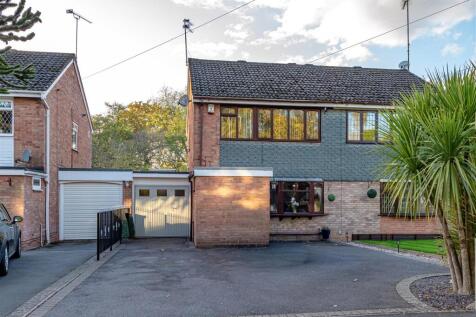 13 Eversley Grove-19.jpg