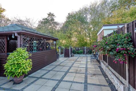 13 Eversley Grove-16.jpg