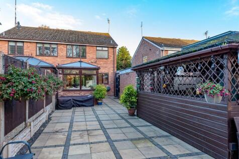 13 Eversley Grove-15.jpg