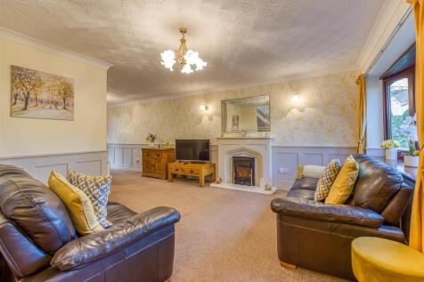 13 Eversley Grove-10.jpg