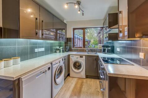 13 Eversley Grove-02.jpg