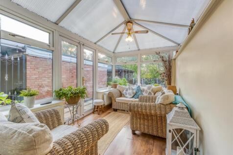 13 Eversley Grove-12.jpg