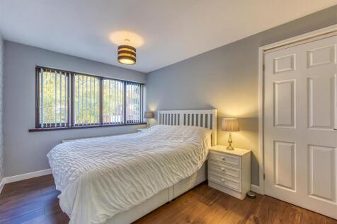 13 Eversley Grove-08.jpg