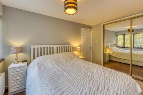 13 Eversley Grove-07.jpg