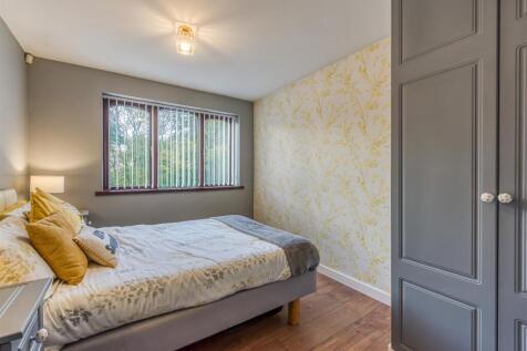 13 Eversley Grove-05.jpg