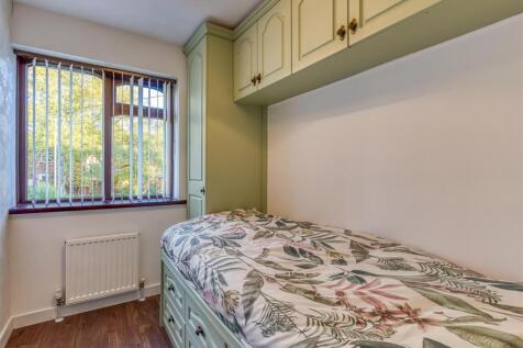 13 Eversley Grove-04.jpg