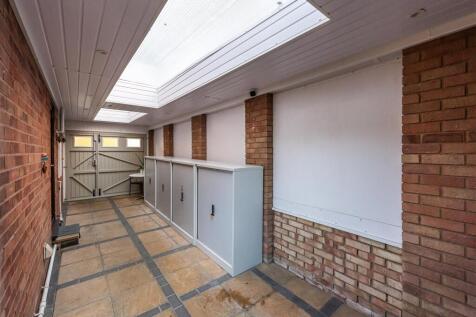 13 Eversley Grove-14.jpg