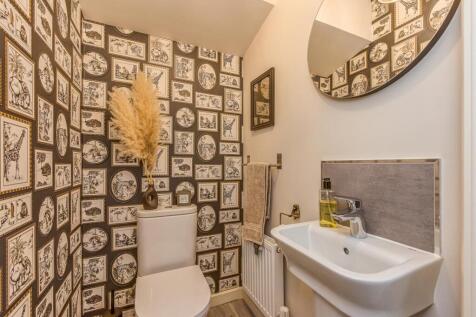 25 Rosemary Road-Cloakroom.jpg