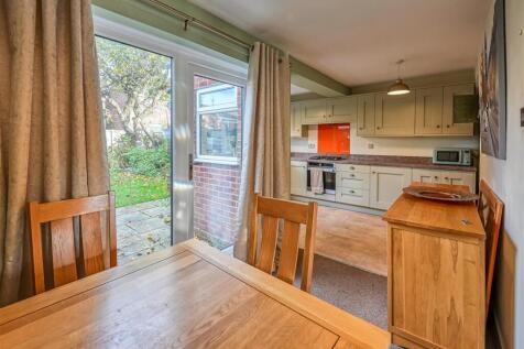 18 Longford Close-6.jpg