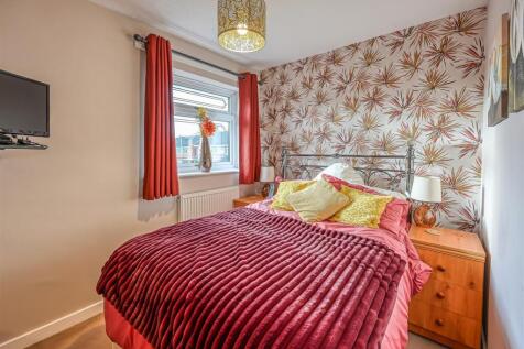 18 Longford Close-3.jpg