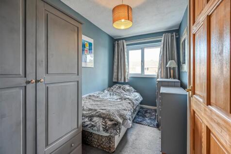 18 Longford Close-2.jpg