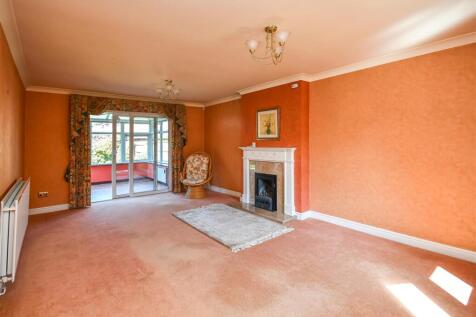 15 Penleigh Gardens-Living Room.jpg