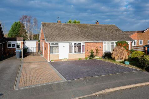 12a Blakeley Heath Drive-9.jpg