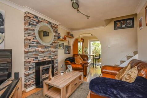 25 Foley Grove-Living Room (2).jpg