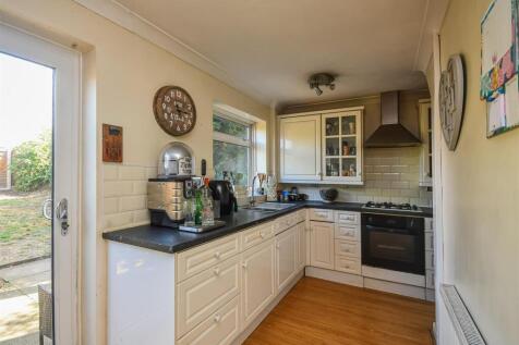 25 Foley Grove-Kitchen Diner.jpg