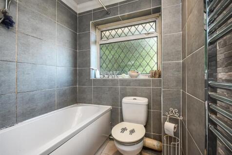 25 Foley Grove-Bathroom.jpg