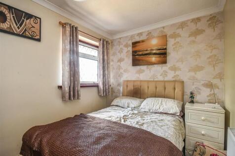 25 Foley Grove-Bedroom 1.jpg