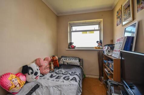 25 Foley Grove-Bedroom 2.jpg