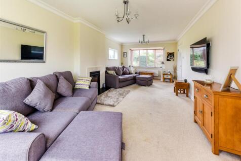 103 Six Ashes Road-lounge2.jpg