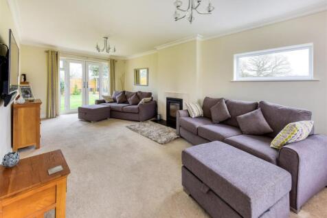 103 Six Ashes Road-lounge1.jpg