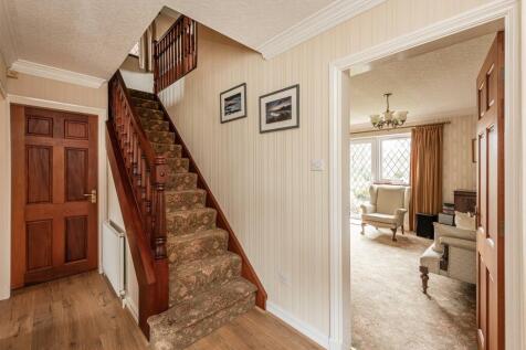 2 Woodthorne Close-hall.jpg