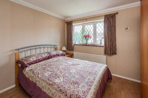 2 Woodthorne Close-bed2.jpg