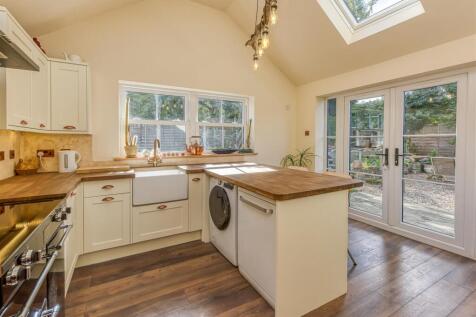 458 Himley Road-Kitchen (3).jpg