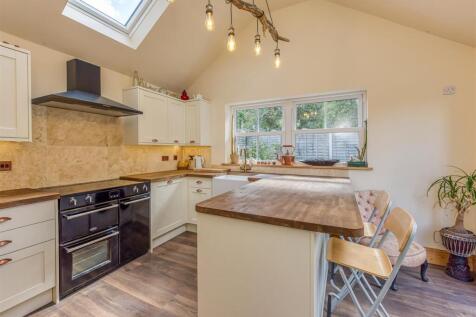 458 Himley Road-Kitchen (2).jpg