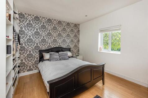 23 Hinckes Road-bed2.jpg